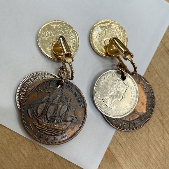 Queen Elizabeth II Coin Clip On Earrings—Gorgeous!! Peruvian Coin on Top—EUC - Picture 2 of 8